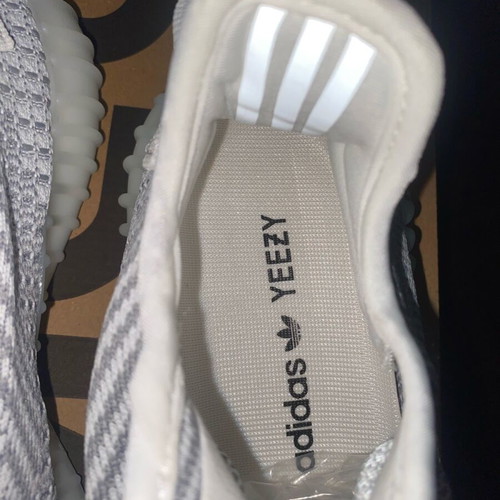 Yeezy Boost 350 V2 Static sneaker new, size 39 1/3