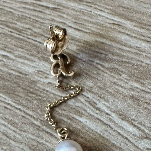 Gold earring with monogram B like new, yellow 575