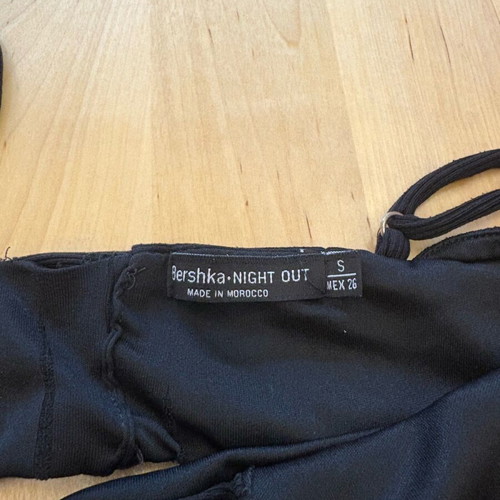 Bershka black top like new with adjustable straps and silver detail