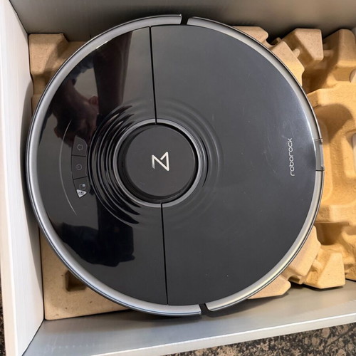 Roborock S7 with Auto Emptying Dock like new and extra consumables