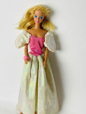 Mattel Barbie ξανθιά κούκλα μεταχειρισμένη, σήμανση 1966 Malaysia με φόρεμα