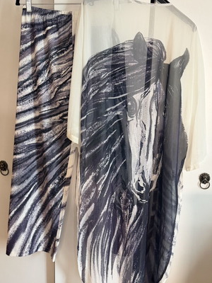 Set M long cover up and pants like new with amazing patterns