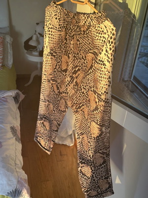 Pin Up pants like new, medium size, multicolor pattern