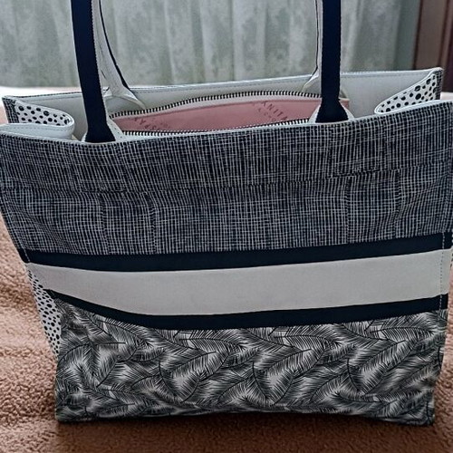 Hispanitas handbag used, black and white
