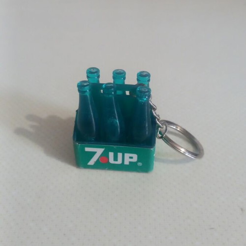 Keychain vintage in 7up six-pack shape used