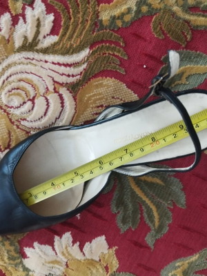 Black and white pumps size 39.5 used, high quality leather