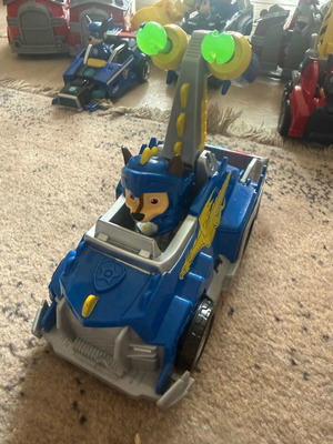 Paw Patrol Chase подвижна фигура с превозно средство като нова