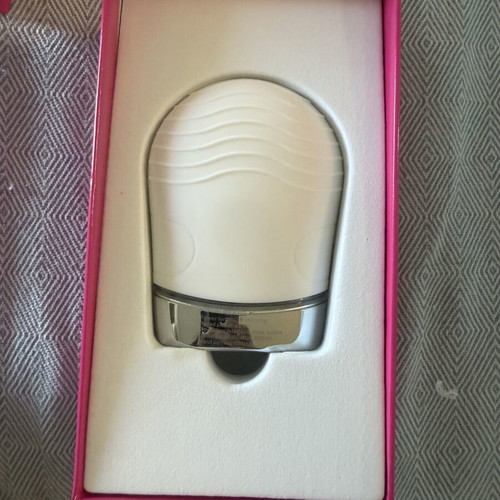 Kemei silicone facial cleansing brush with sonic pulses