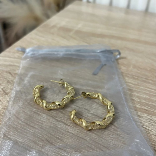 Gold earrings like new