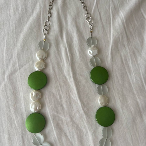 Women's handmade necklace like new with white and green details