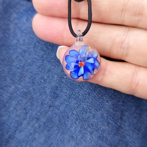 Murano necklace new, blue
