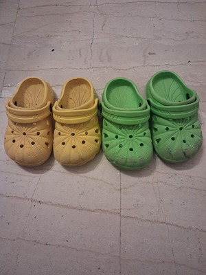 Children's slippers used, pack of 2 pairs, sizes 21/22 and 22/23, EVA material