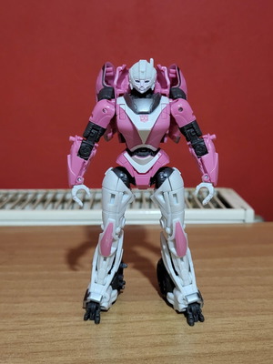 Hasbro Transformers Studio Series 85 Deluxe Class Arcee μεταχειρισμένο