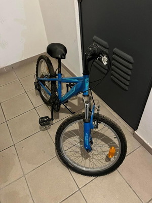 Clermont Tribe 20 Inch Blue Kids Bicycle used