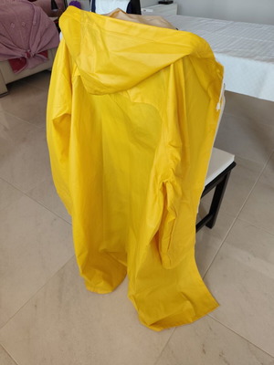 Yellow Nitscerada Large like new, raincoat size with hood