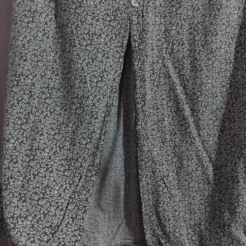 Midi skirt used, green with white flowers, buttons sewn