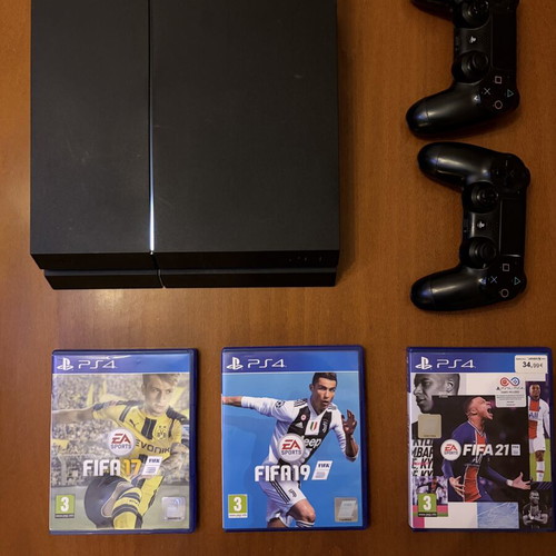 PlayStation 4 Fat 500GB bundle with FIFA games and 2 controllers like new