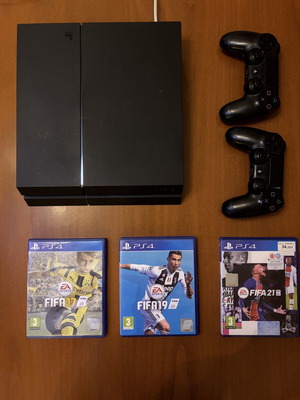 PlayStation 4 Fat 500GB bundle with FIFA games and 2 controllers like new