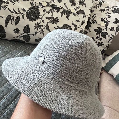 Karfil lady’s hat like new, gray