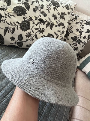 Karfil lady’s hat like new, gray
