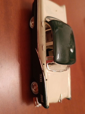Ford Fairlane 1956 miniature car used 1/43 scale