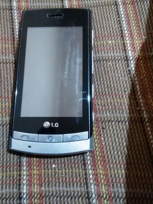 LG GT500 mobile phone used without signal