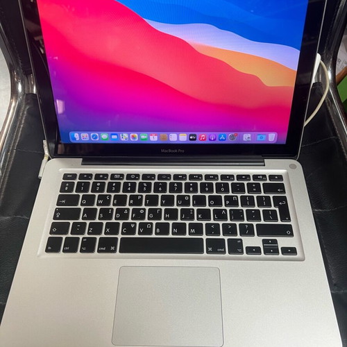 Apple laptop used, screen size up to 13 inch