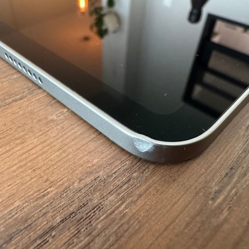 Apple iPad Pro 11" 4th Gen 2022 M2 8GB 128GB Wi-Fi used with case