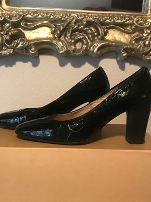 Anastazi Bournazos Nero Croco pumps used, black patent leather, size 38