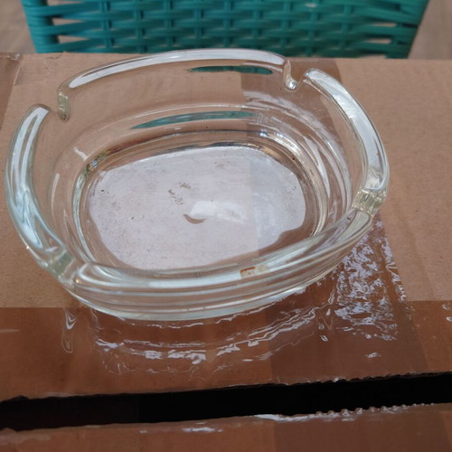 Glass oval ashtrays like new, pack of 18
