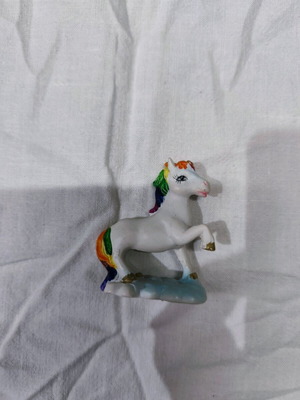 Horse figure used, single piece