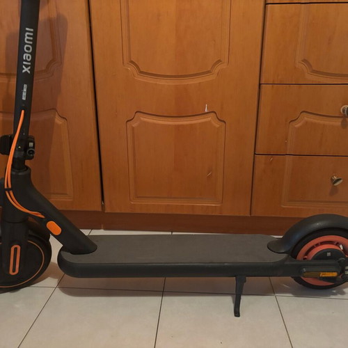 Xiaomi Electric Scooter 4 Go like new with helmet