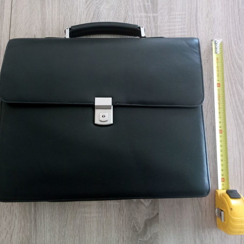 Wall Street leather briefcase hand/shoulder like new, black