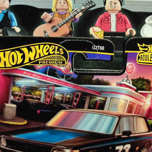 Hot Wheels 2025 Premium Boulevard #111 '73 Volvo 142 GL new
