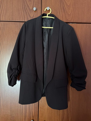 Black jacket made in Italy like new, with lining and shoulder pads