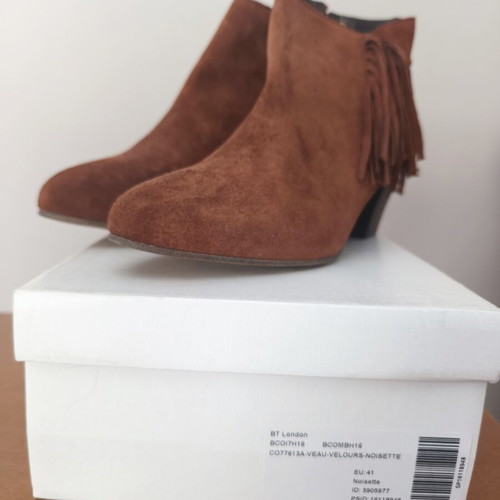 BT London suede ankle boots with fringes size 41 like new, brown