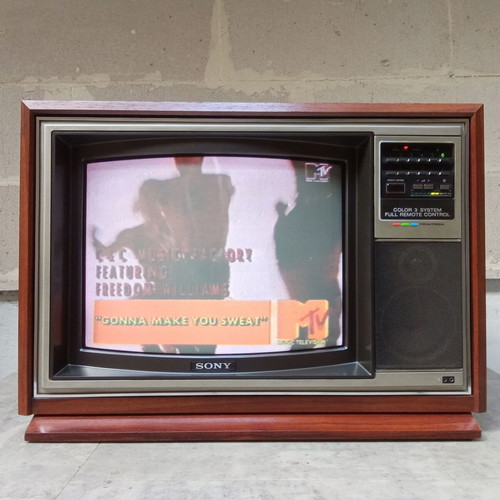 Sony Trinitron KV-2032 retro cabinet TV used, 1980s