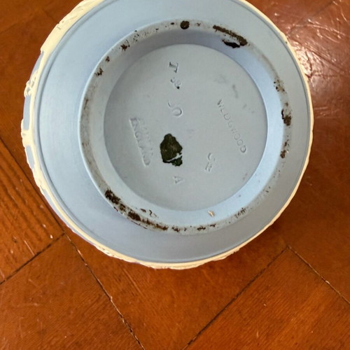 Wedgwood sugar bowl like new, 11 cm diameter