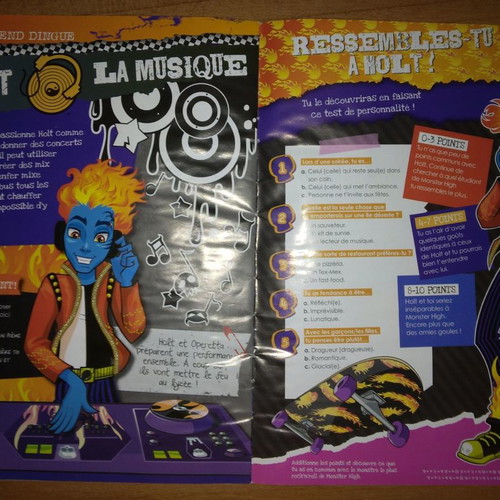 Monster High collection #18 Holt Hyde magazine with figure used