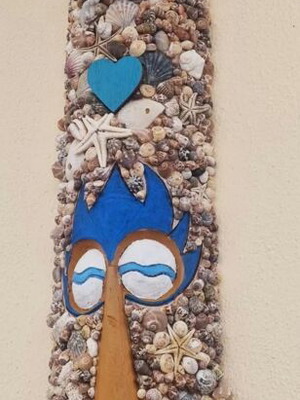 Seaside mask like new with shells for decoration