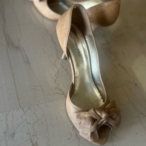Handmade leather beige pumps like new, size 39