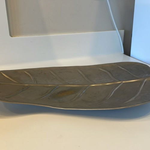 Metal decorative leaf-shaped tray used 51x29 cm