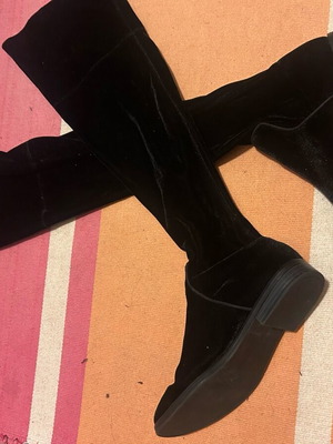 Bershka velvet boots black like new size 37