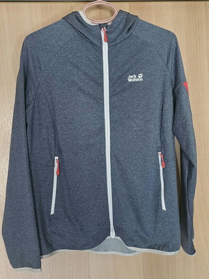 Jack Wolfskin Milford Hooded Jacket like new, women's size M, grey and red