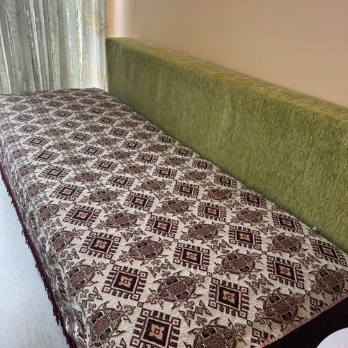 Vintage bedspread single size used, 70s traditional style