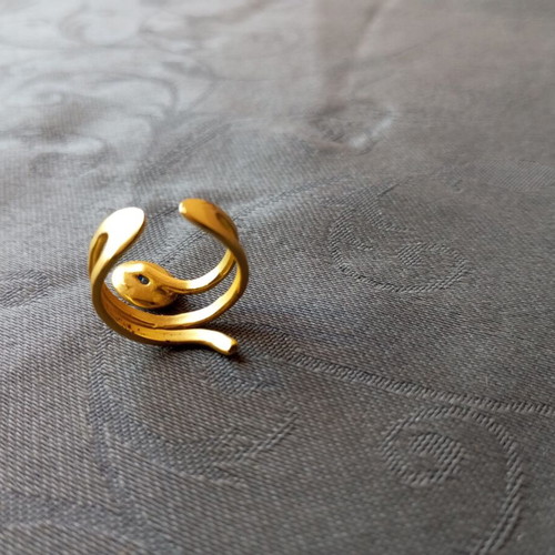 Adjustable ring with eye, gold color, like new