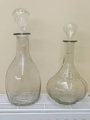 Wine carafes used with small hole in one lid