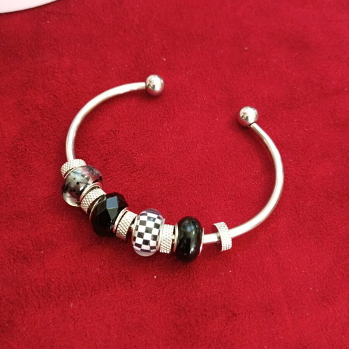 Steel bracelet with acrylic beads like new, black and silver