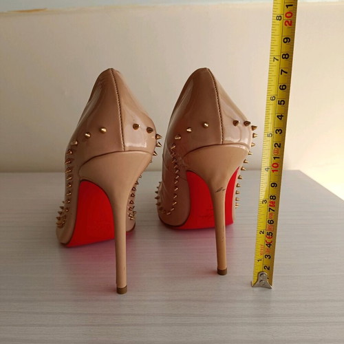 Louboutin pumps new, size 41, beige with studs