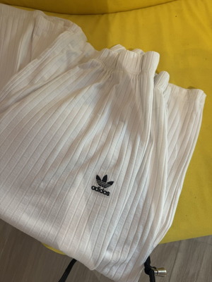 Adidas памучен панталон с права кройка, бял, размер M